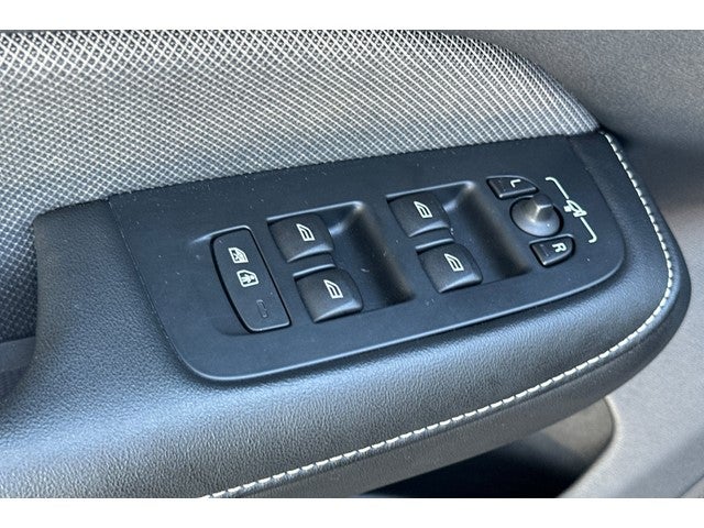 2024 Volvo S60 B5 Plus Black Edition