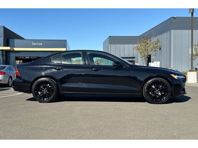 2024 Volvo S60 B5 Plus Black Edition