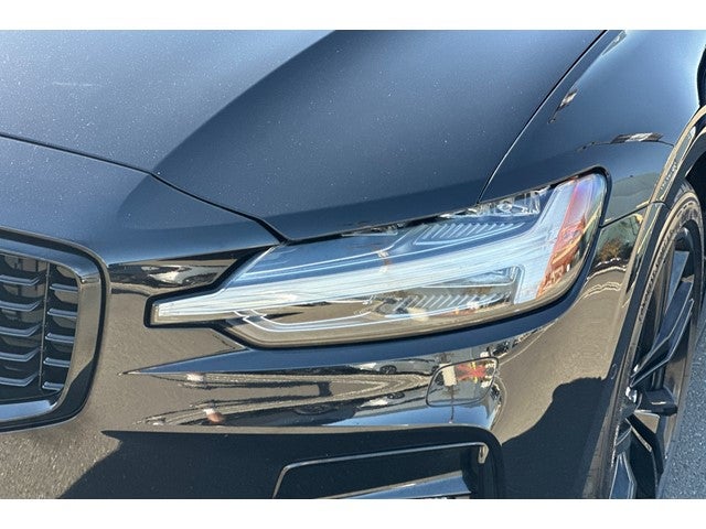 2024 Volvo S60 B5 Plus Black Edition