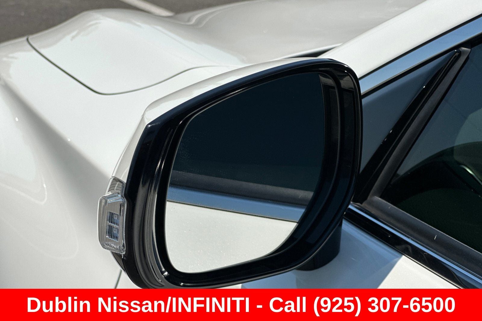 2022 INFINITI Q60 LUXE RWD