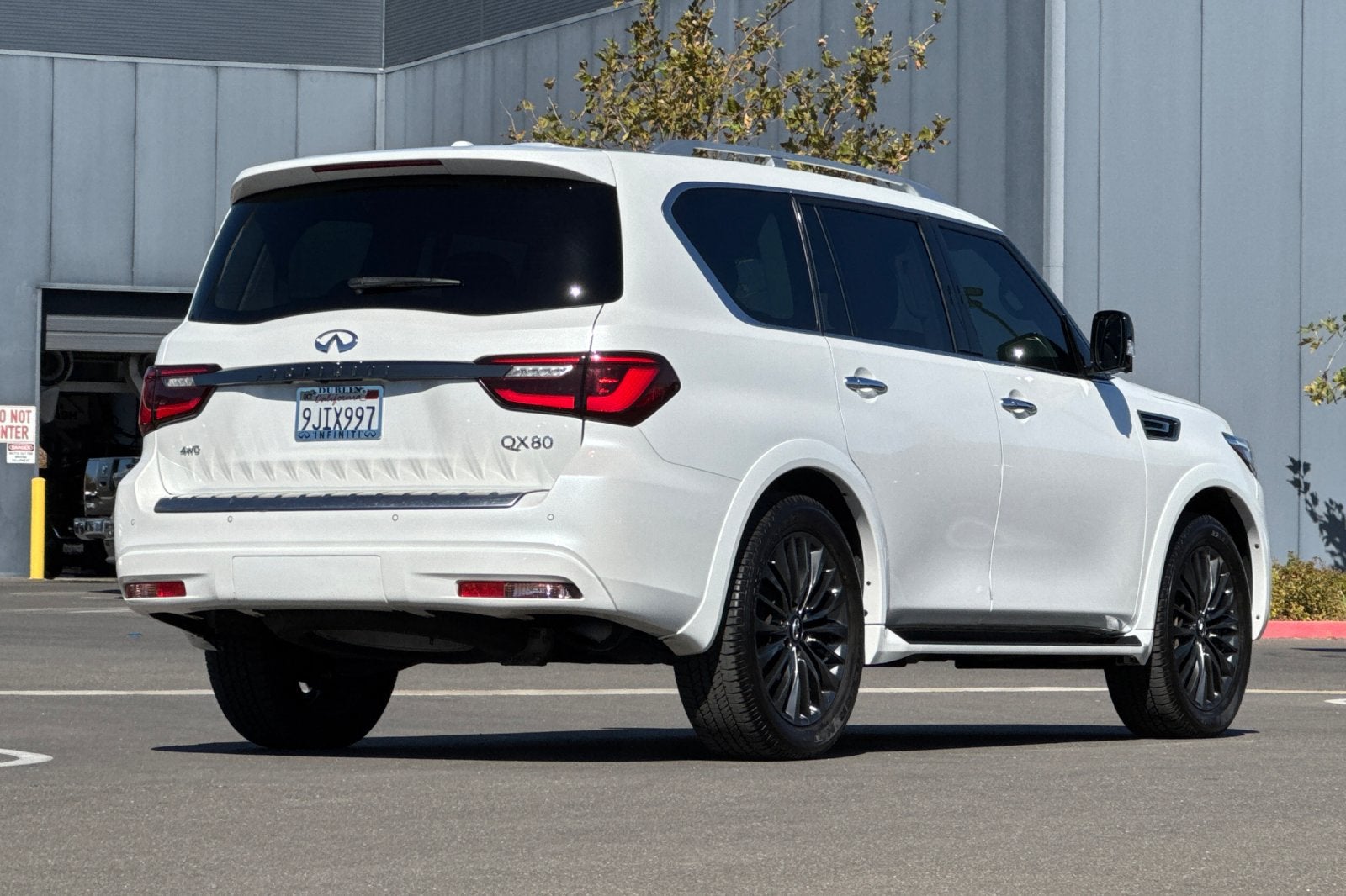2023 INFINITI QX80 Premium Select