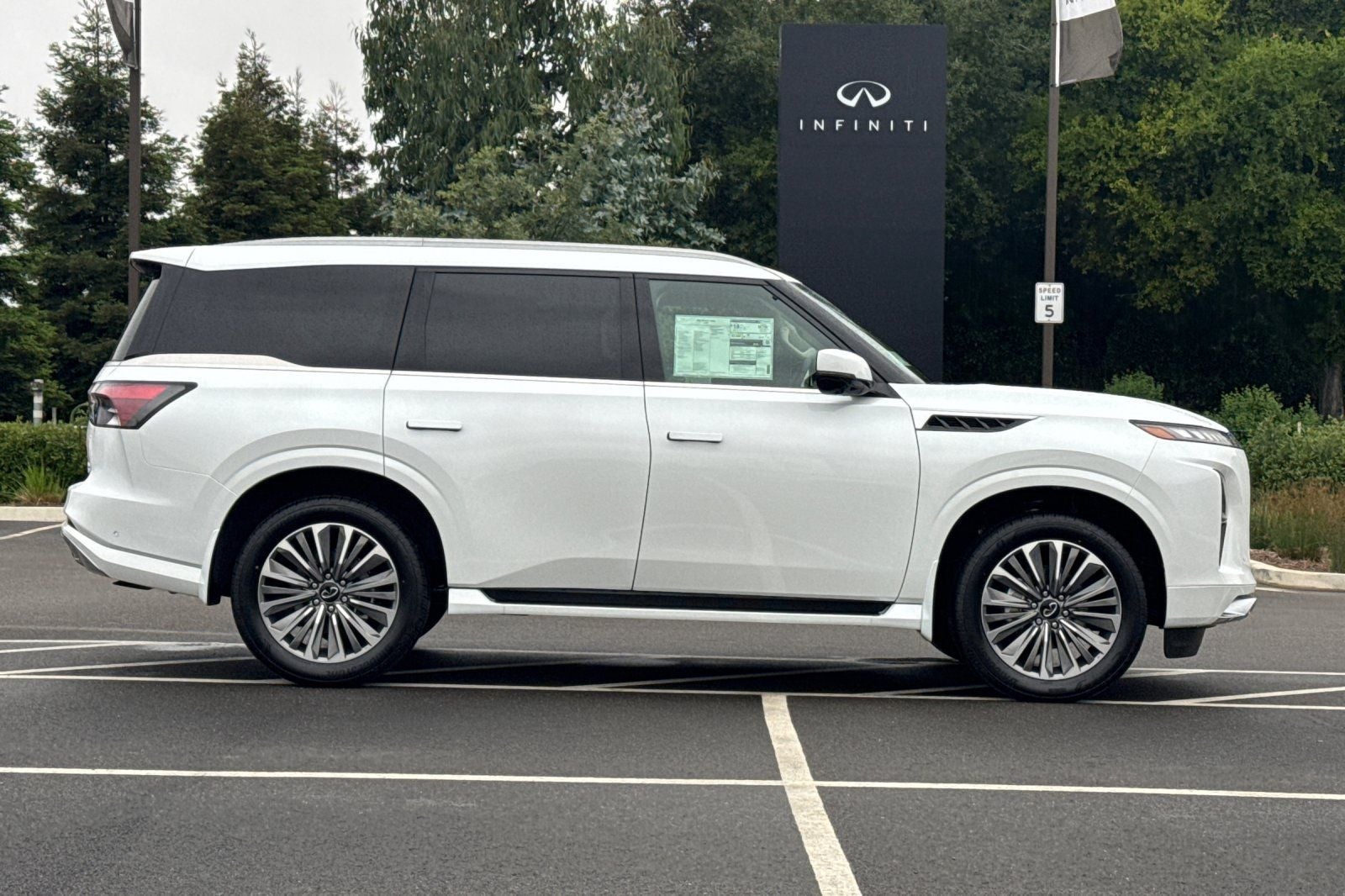 2026 INFINITI QX80 Luxe 2WD
