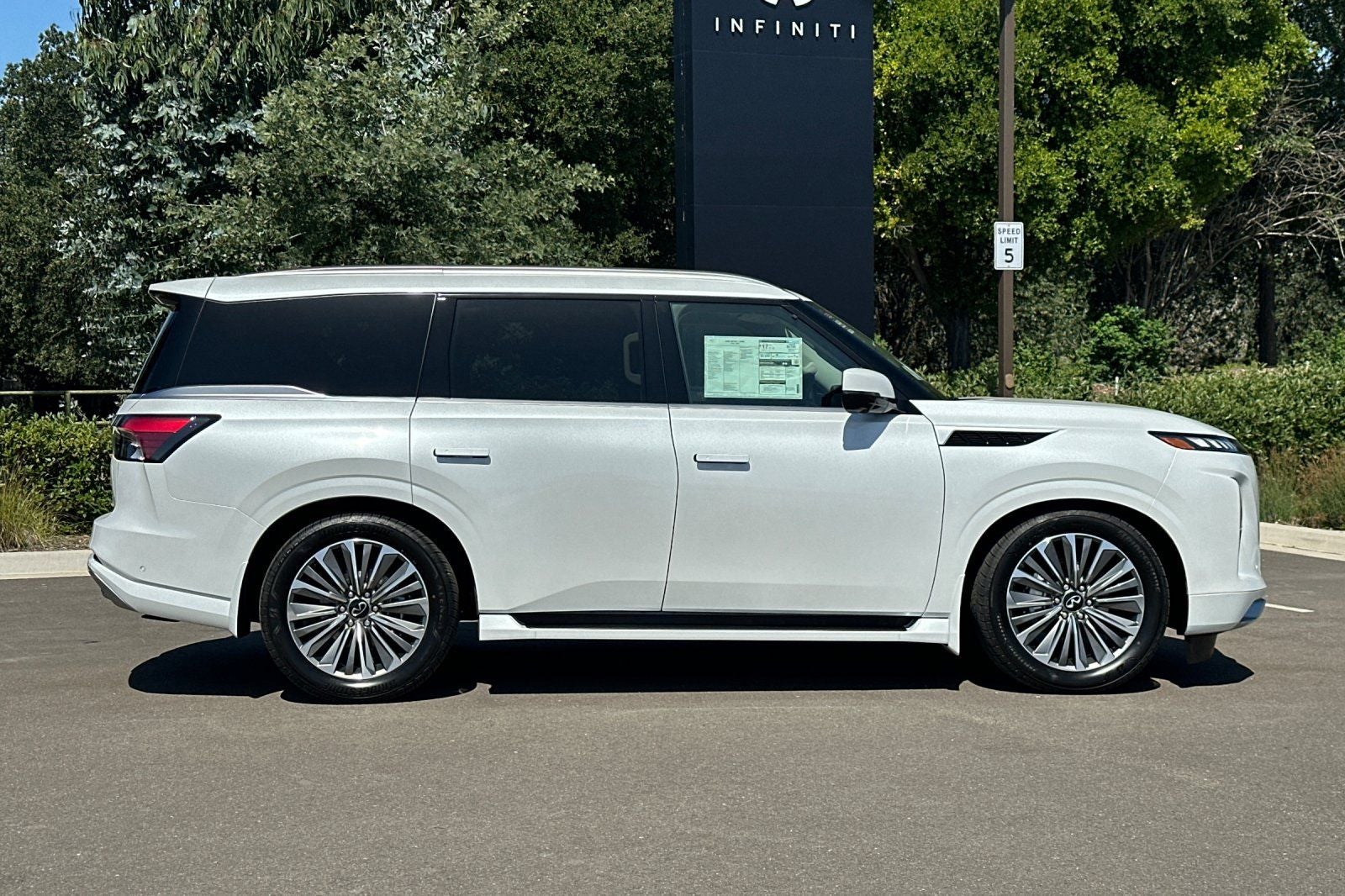 2026 INFINITI QX80 Luxe 4WD