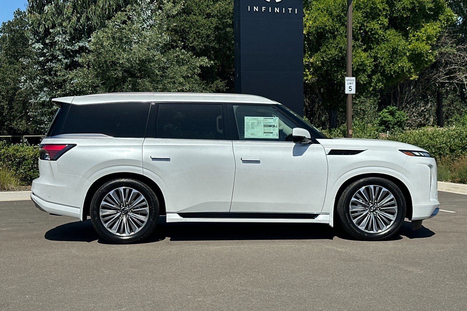 2026 INFINITI QX80 Luxe 4WD