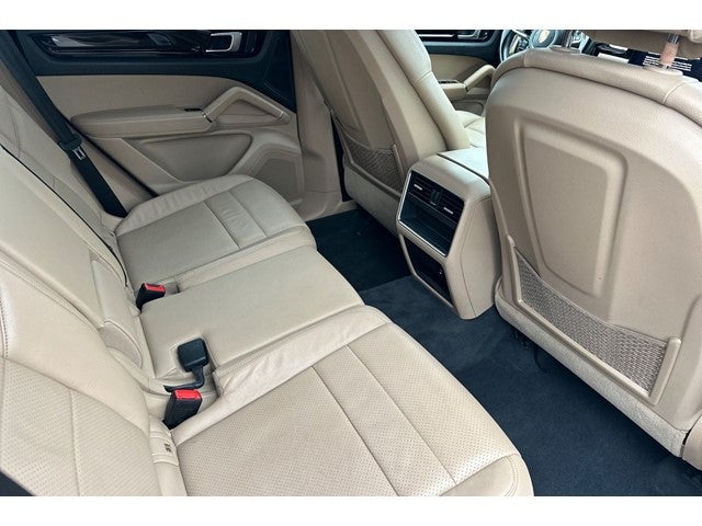 2023 Porsche Cayenne Platinum Edition
