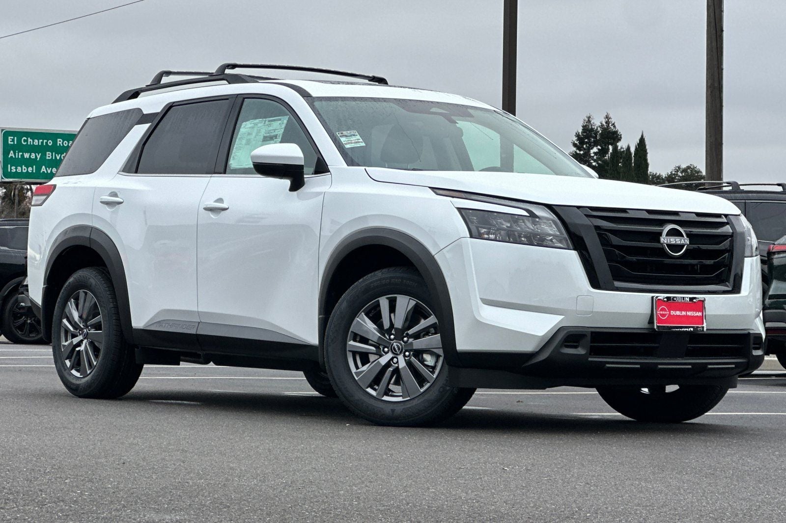 2025 Nissan Pathfinder SV
