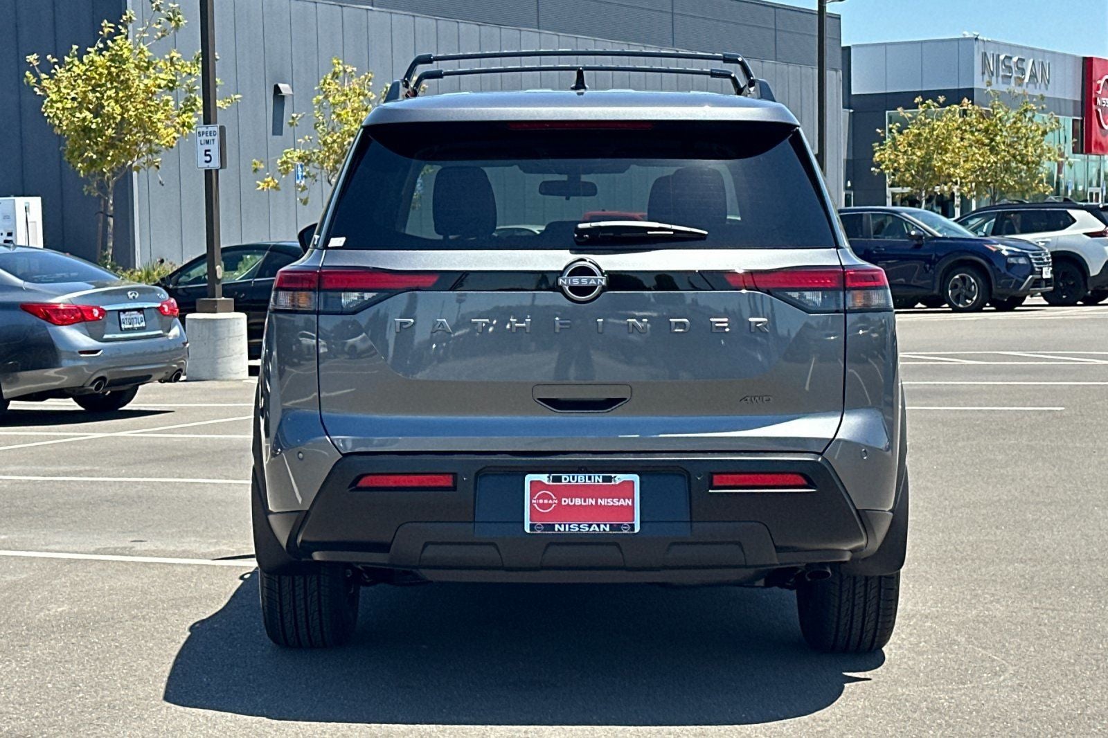 2026 Nissan Pathfinder SV