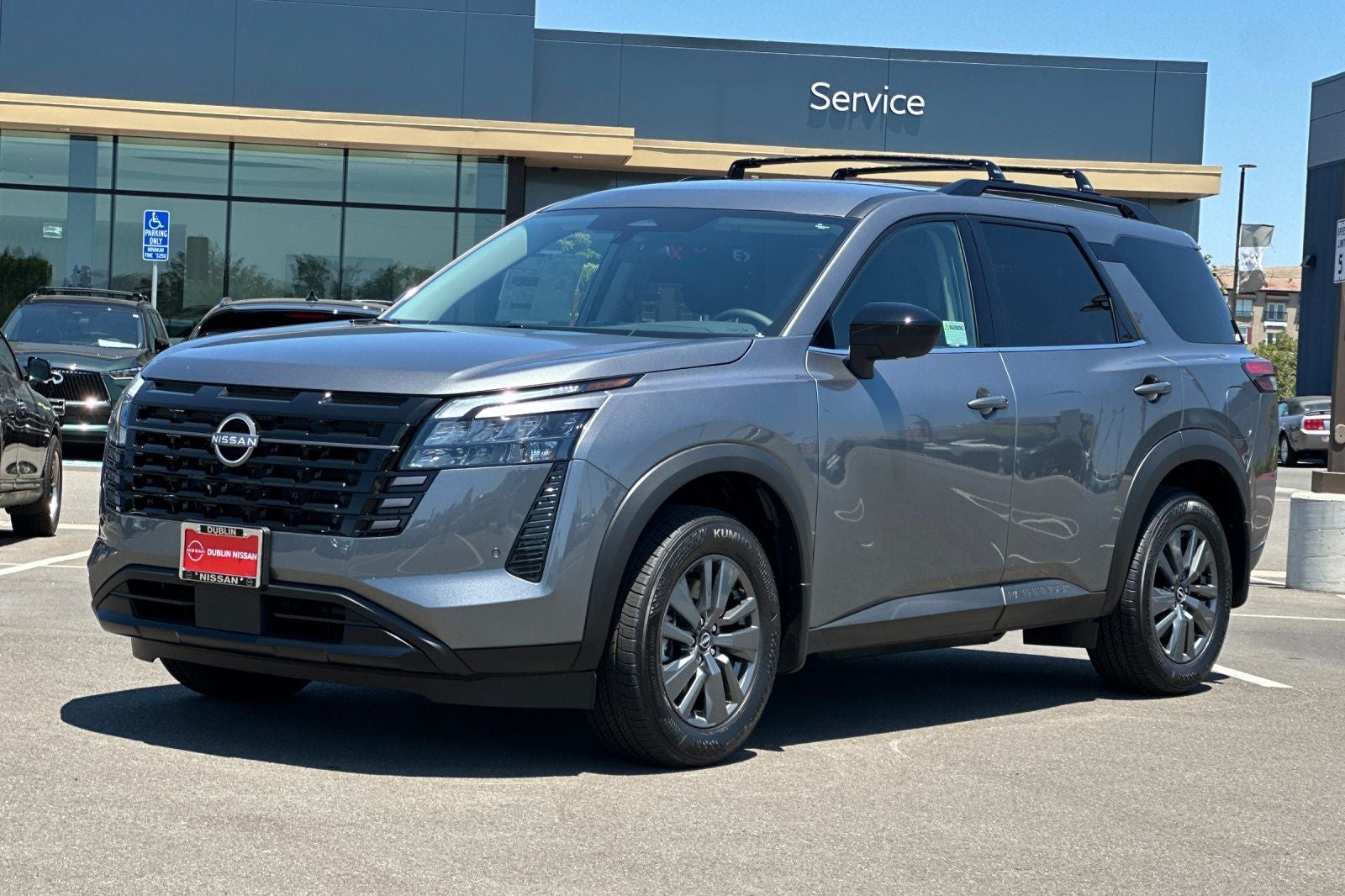 2026 Nissan Pathfinder SV