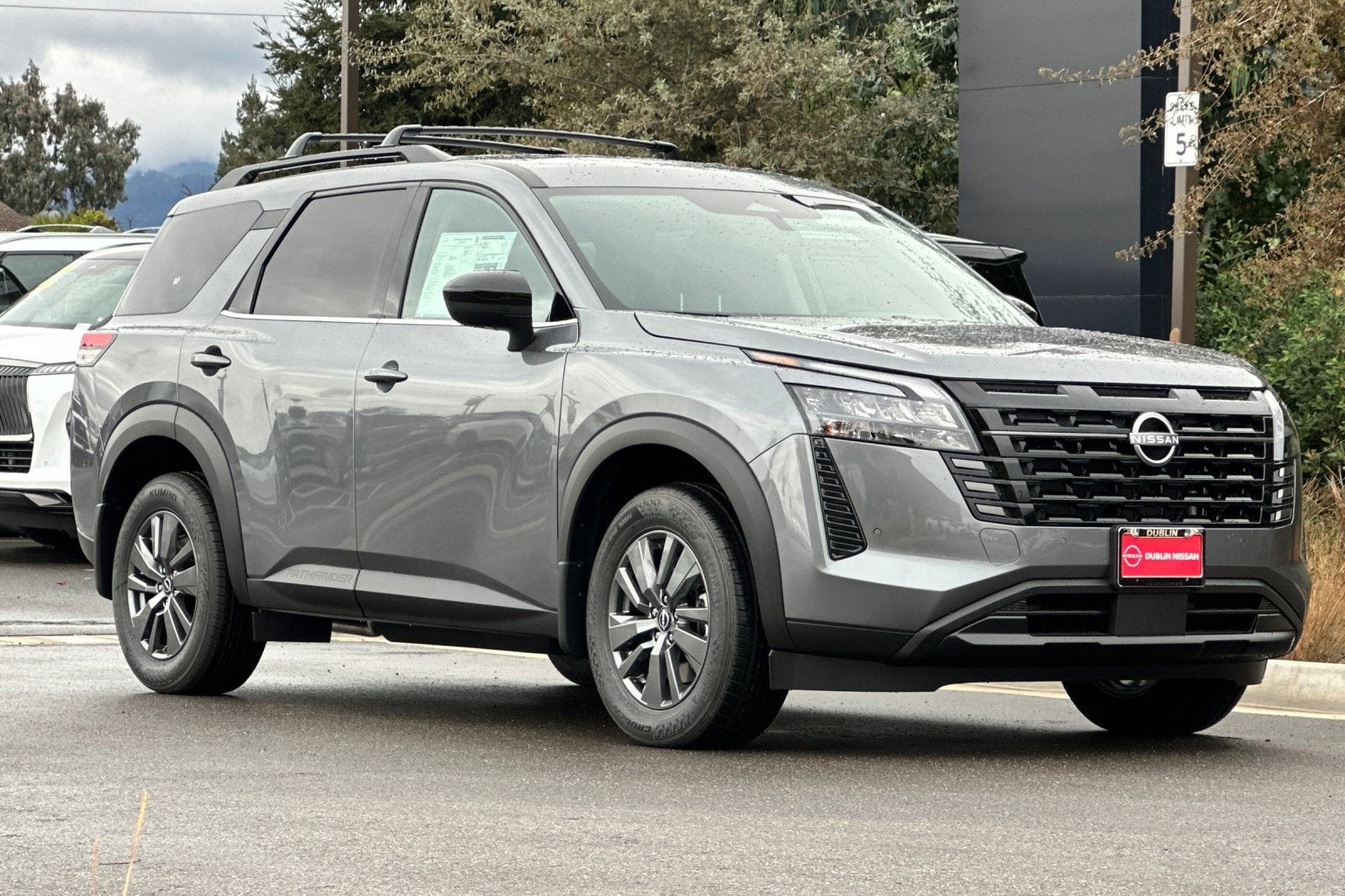 2026 Nissan Pathfinder SV