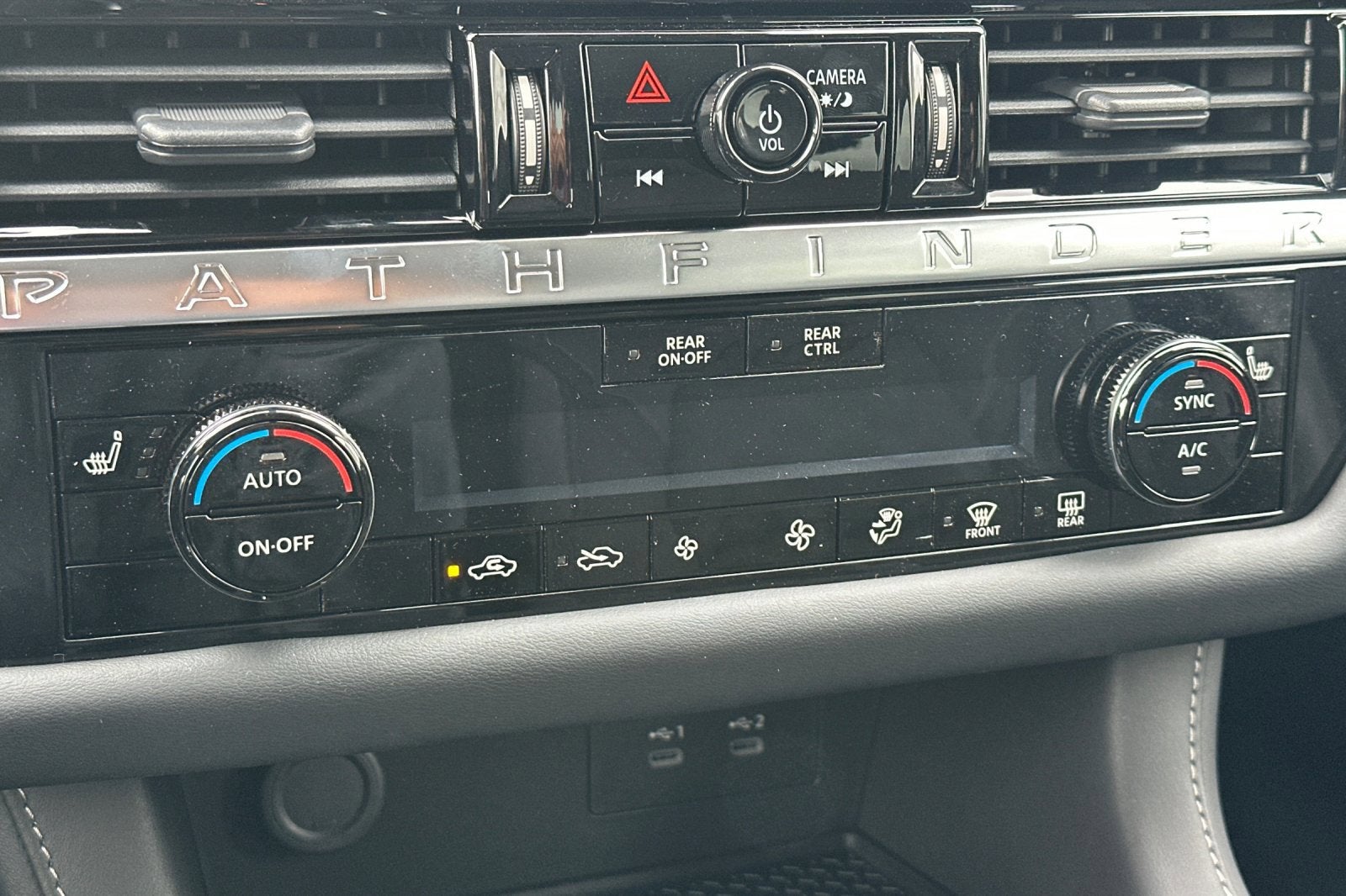 2026 Nissan Pathfinder SV