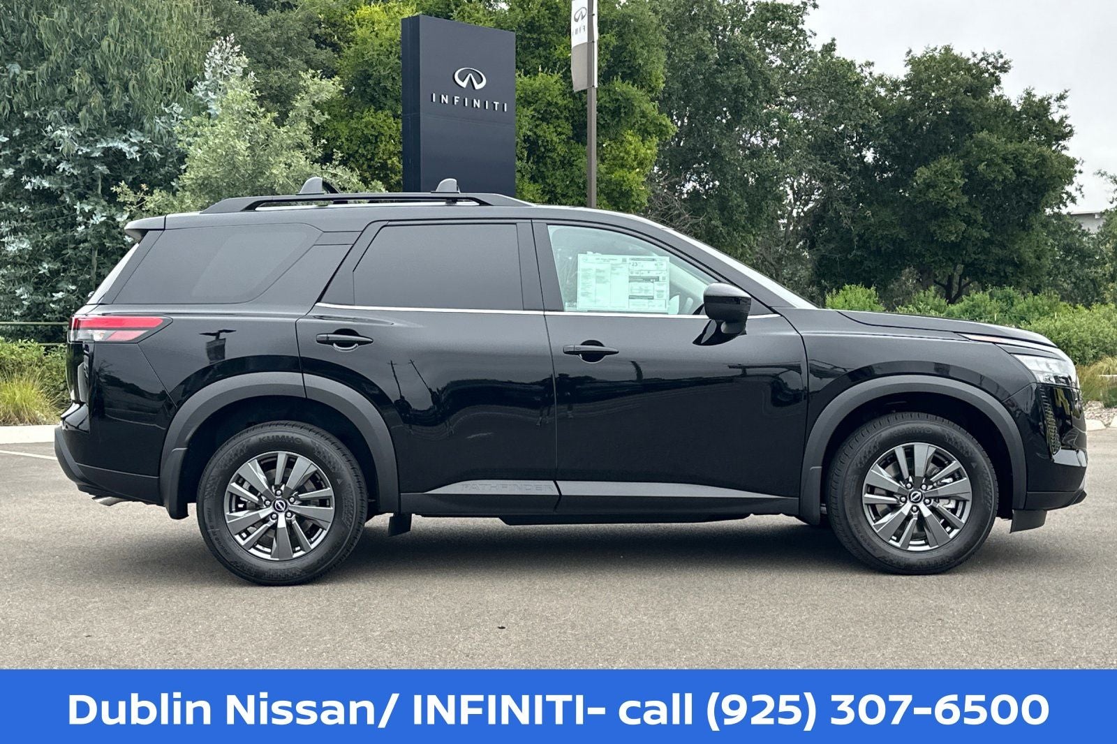 2026 Nissan Pathfinder SV