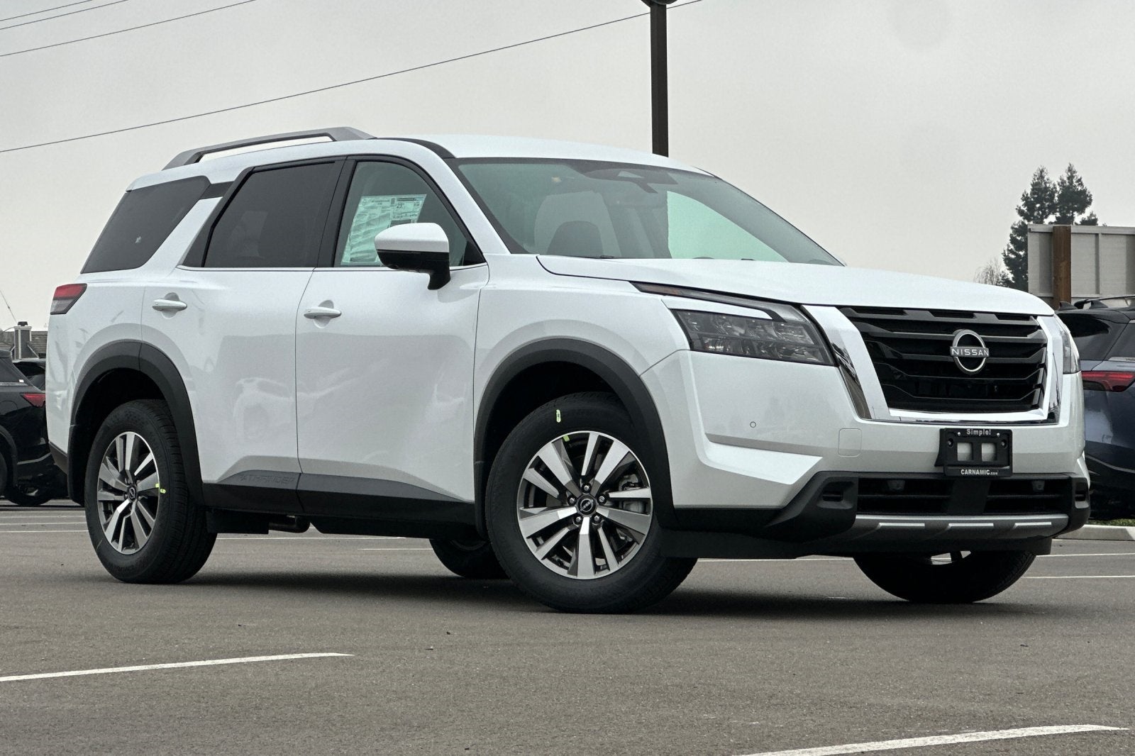 2025 Nissan Pathfinder SL