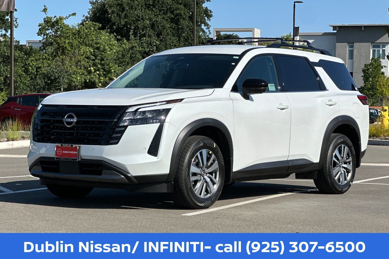 2026 Nissan Pathfinder SL