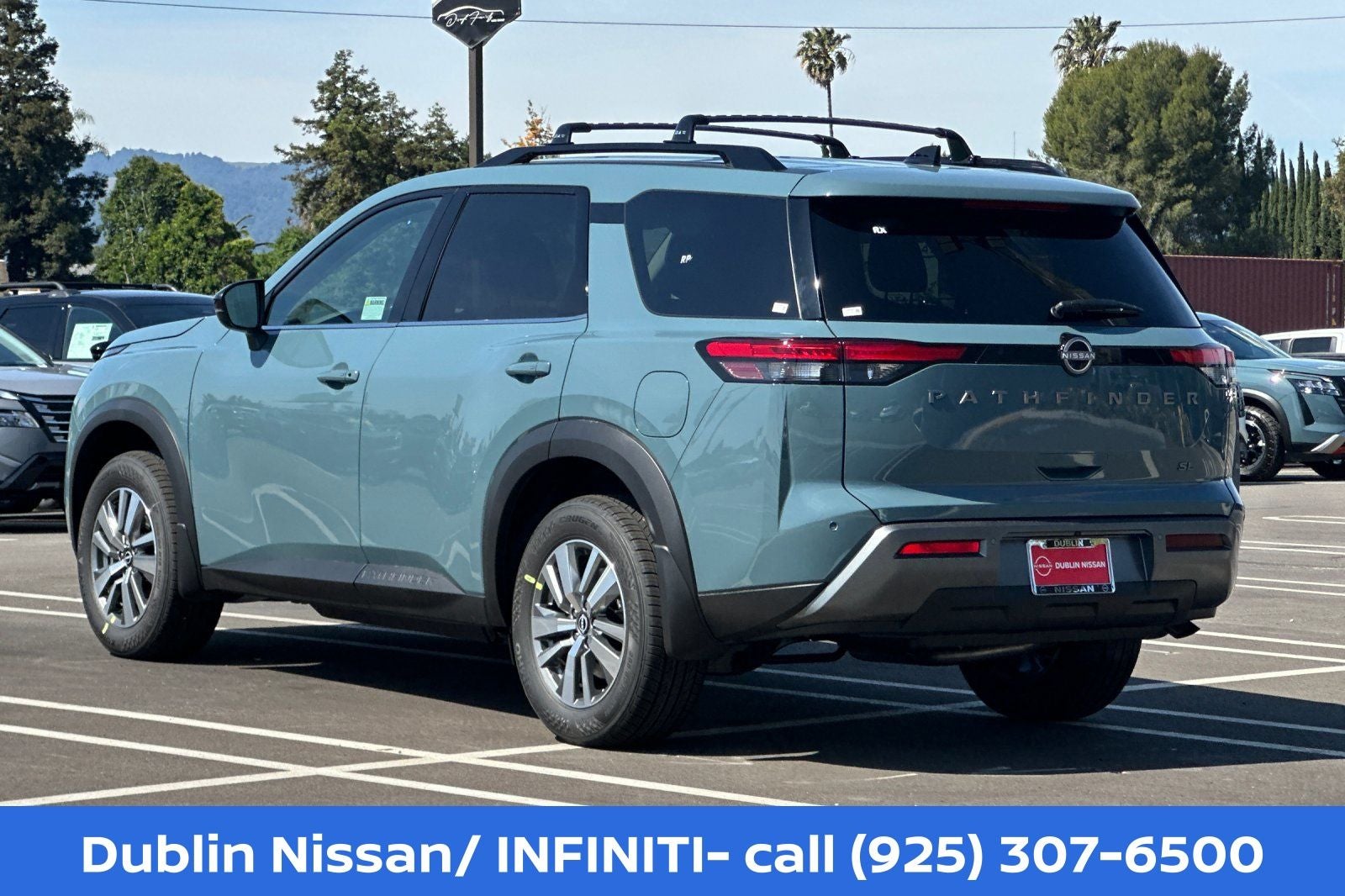 2026 Nissan Pathfinder SL