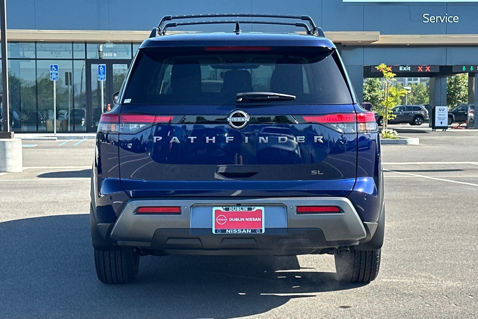 2026 Nissan Pathfinder SL