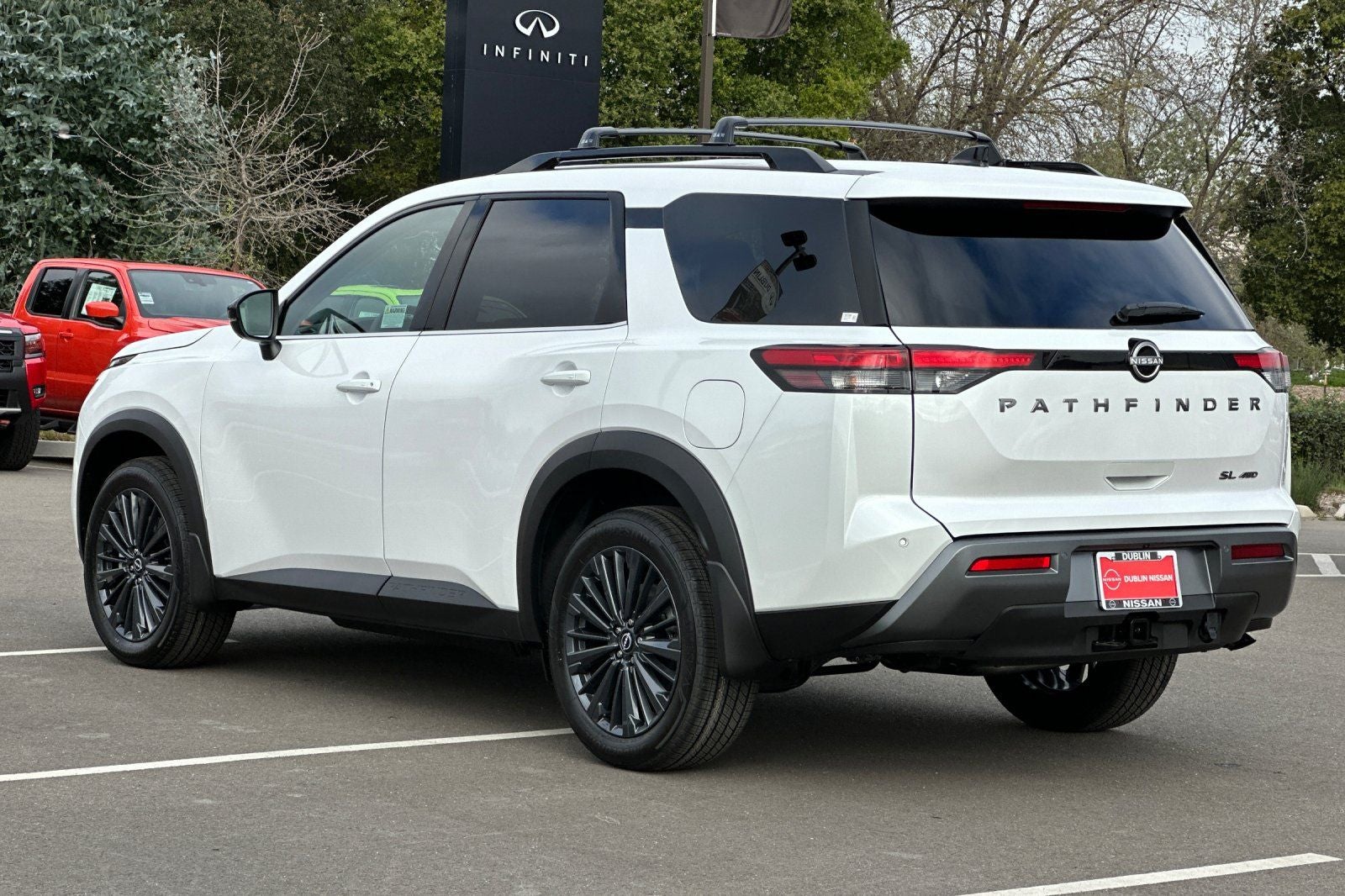 2026 Nissan Pathfinder SL