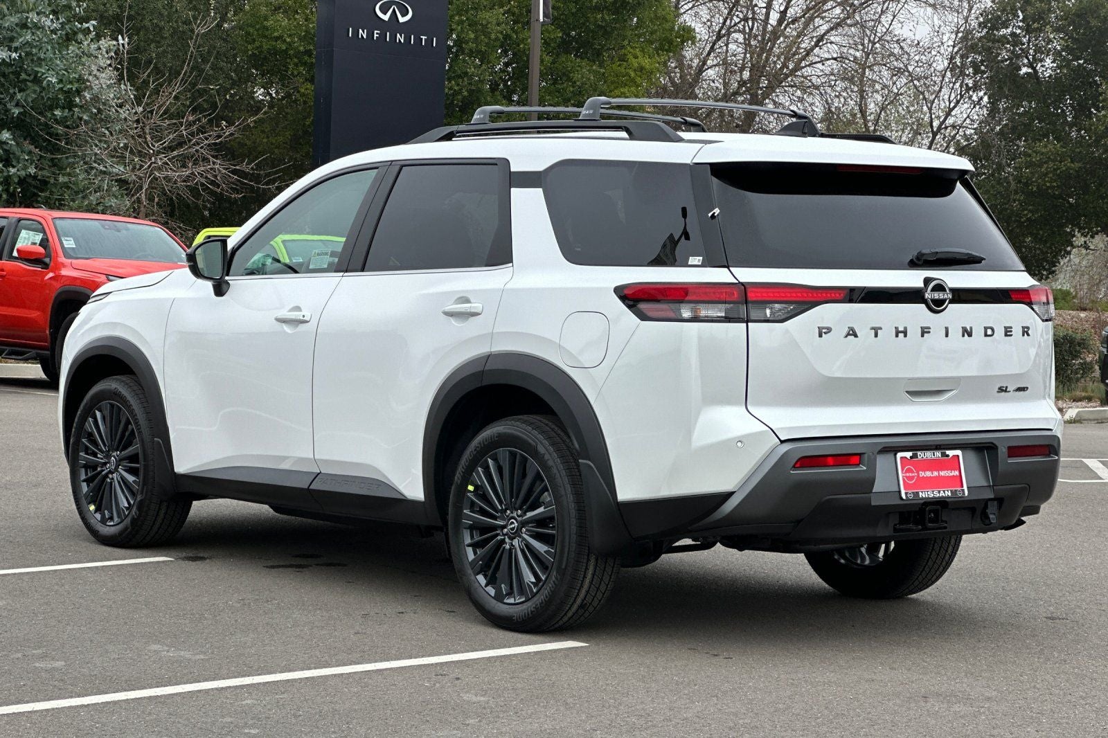 2026 Nissan Pathfinder SL