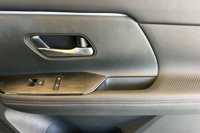 2025 Nissan Kicks SR AWD