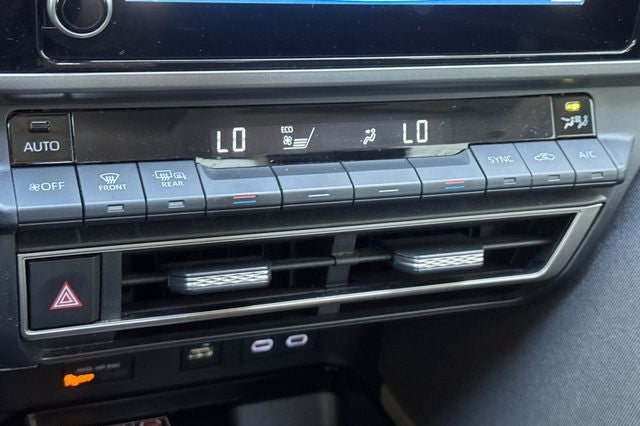 2025 Toyota Camry LE LE HYBRID