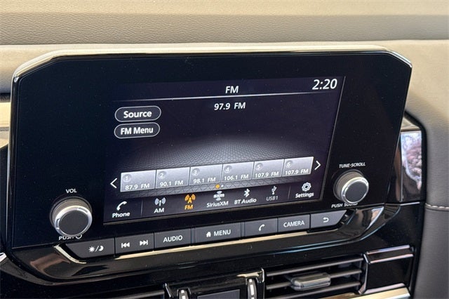 2025 Nissan Pathfinder SV