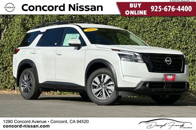 2025 Nissan Pathfinder SV
