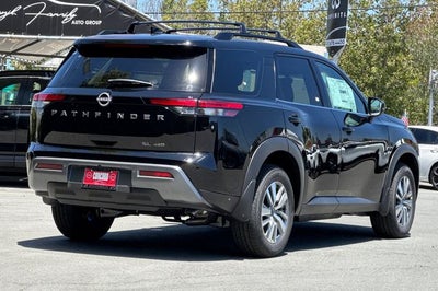 2026 Nissan Pathfinder SL