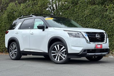 2025 Nissan Pathfinder Platinum