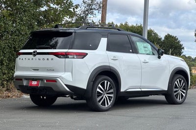 2025 Nissan Pathfinder Platinum