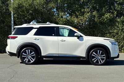 2023 Nissan Pathfinder Platinum