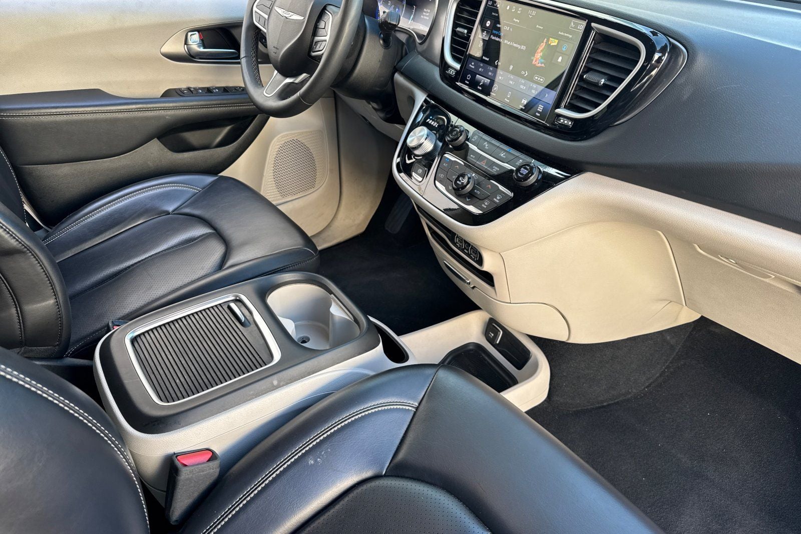 2023 Chrysler Pacifica Touring L touring