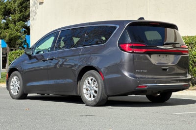 2023 Chrysler Pacifica Touring L touring