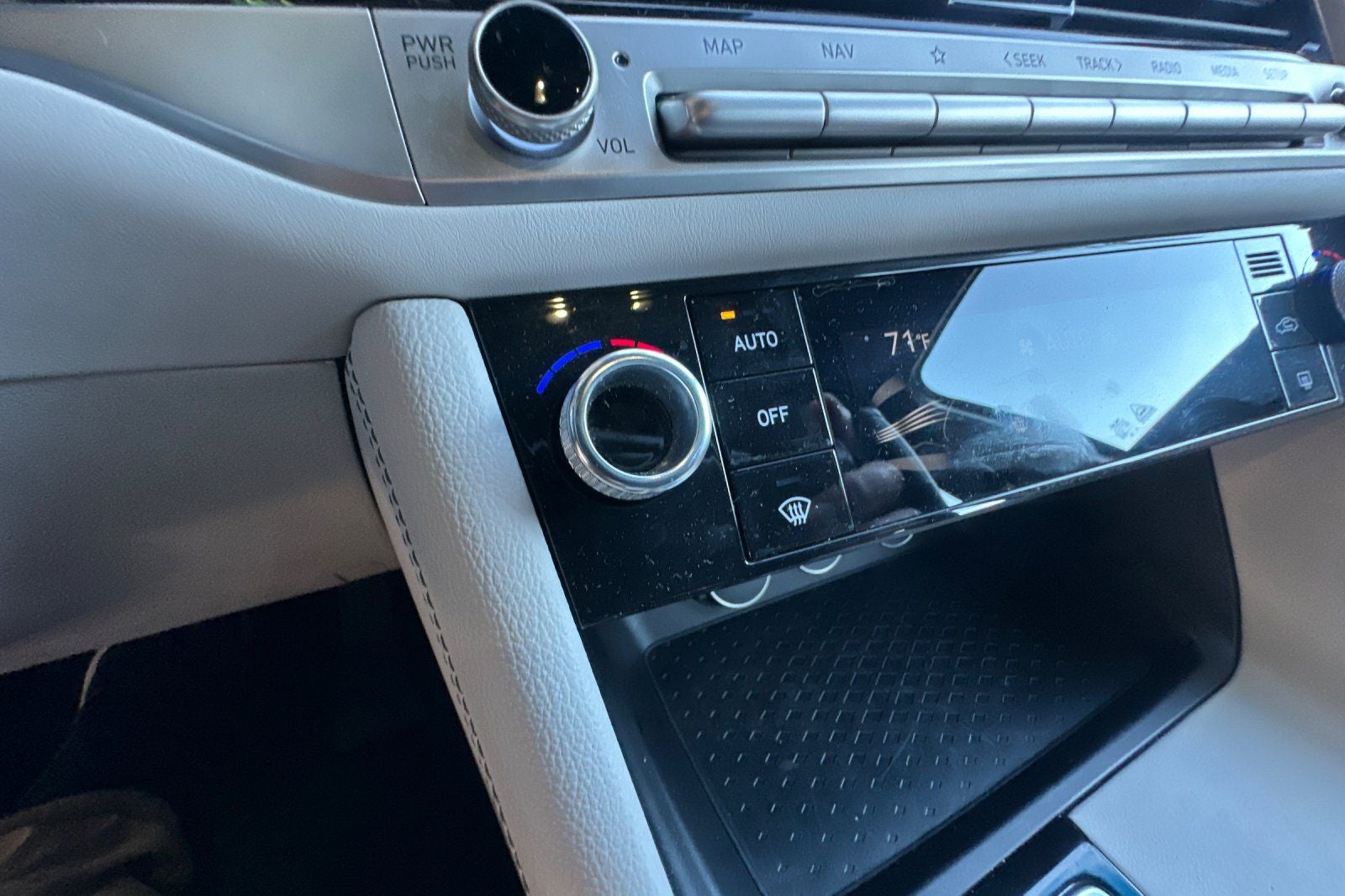 2024 Genesis G70 2.5T