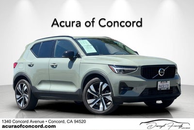 2023 Volvo XC40 B4 Plus Dark Theme