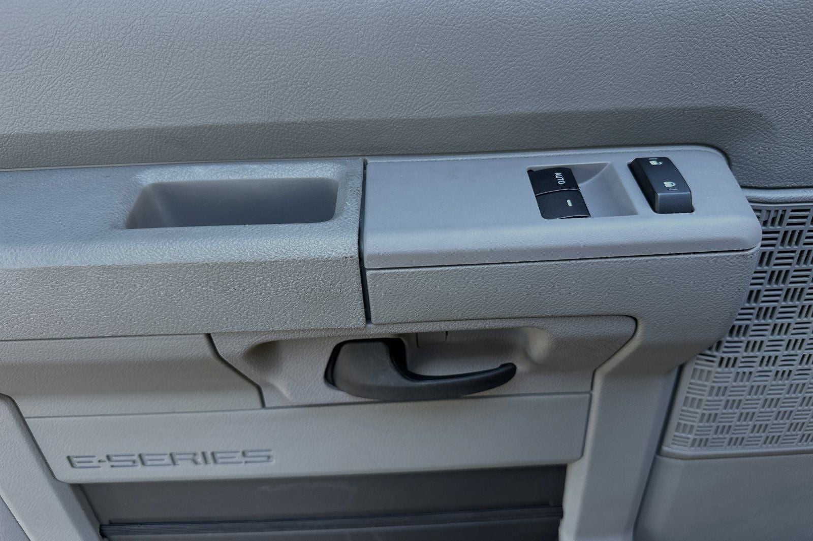 2025 Ford E-350SD Base Cutaway