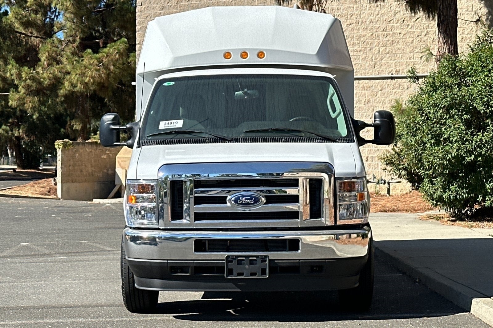 2025 Ford E-350SD Base Cutaway