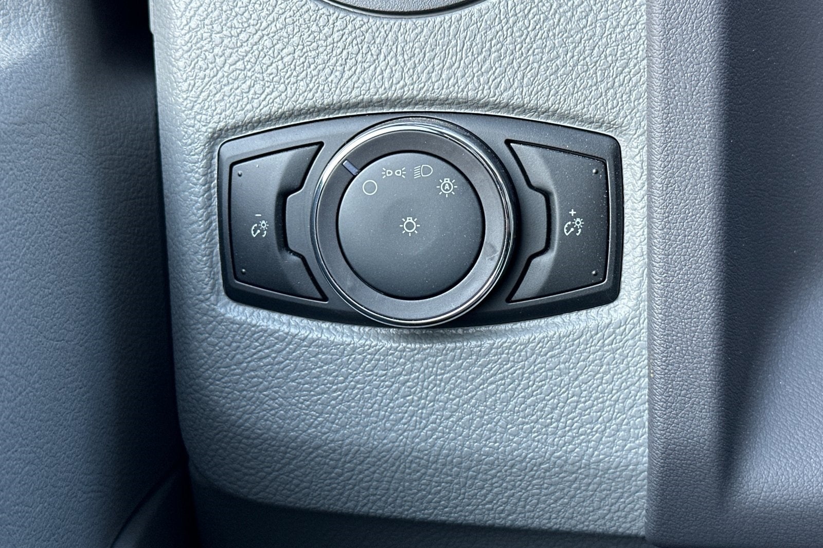 2025 Ford E-350SD Base Cutaway