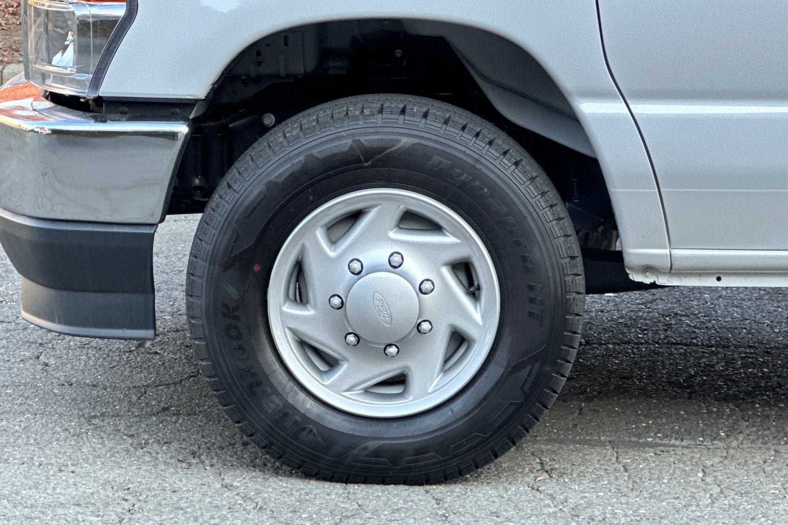 2025 Ford E-350SD Base Cutaway