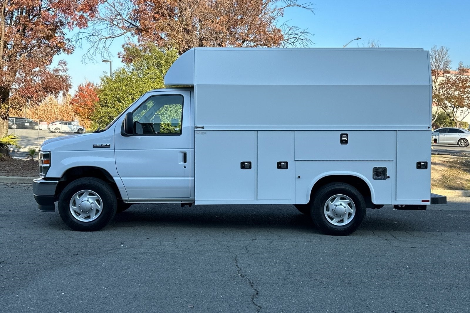 2025 Ford E-350SD Base Cutaway