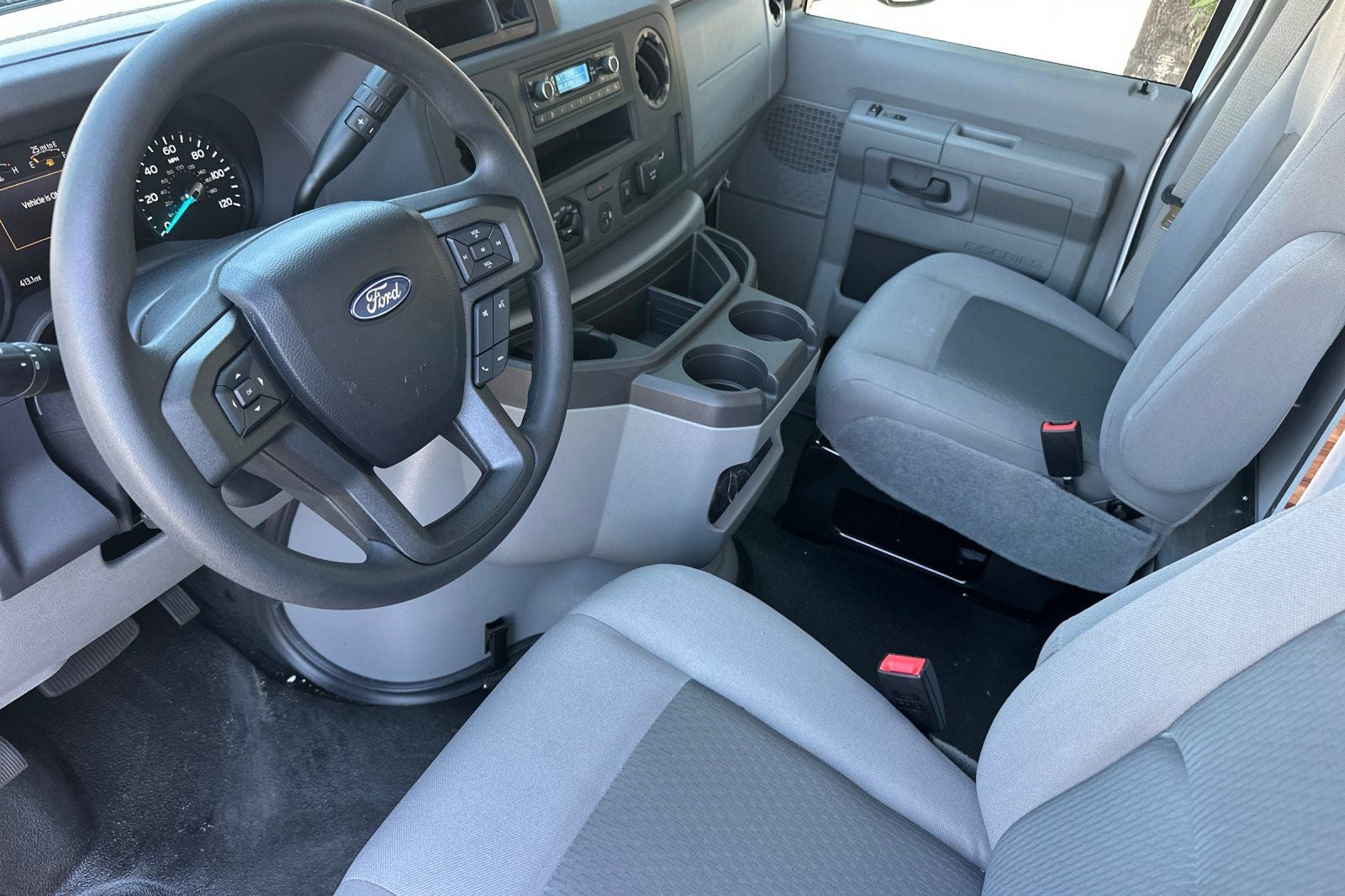 2027 Ford E-450SD Base DRW