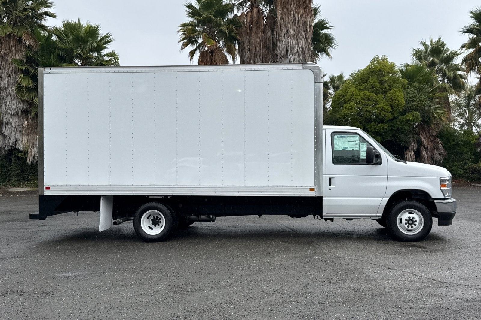 2027 Ford E-450SD E-450 DRW