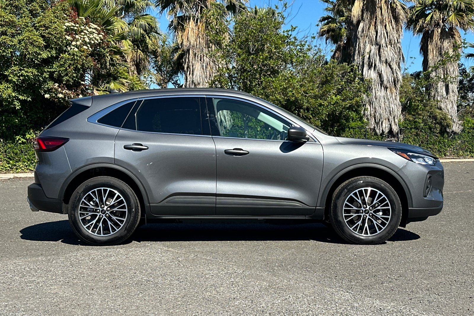 2025 Ford Escape Plug-In Hybrid Base