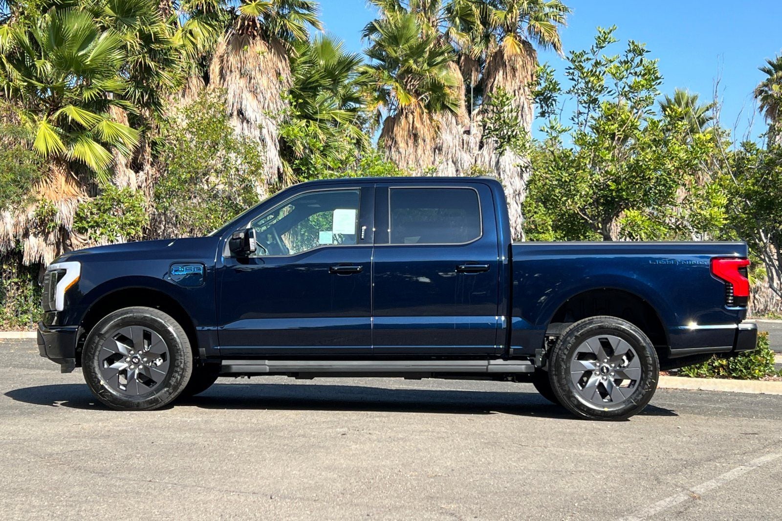 2025 Ford F-150 Lightning Lariat