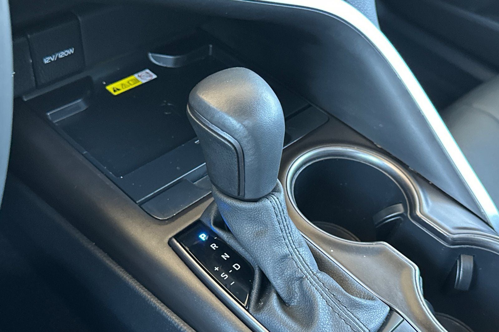 2024 Toyota Camry Hybrid SE