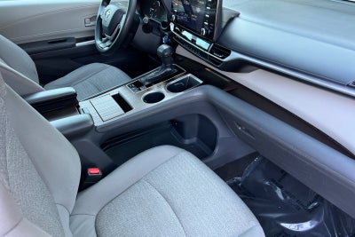 2021 Toyota Sienna LE 8 Passenger