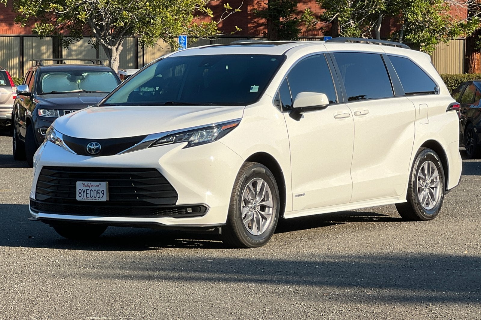 2021 Toyota Sienna LE 8 Passenger