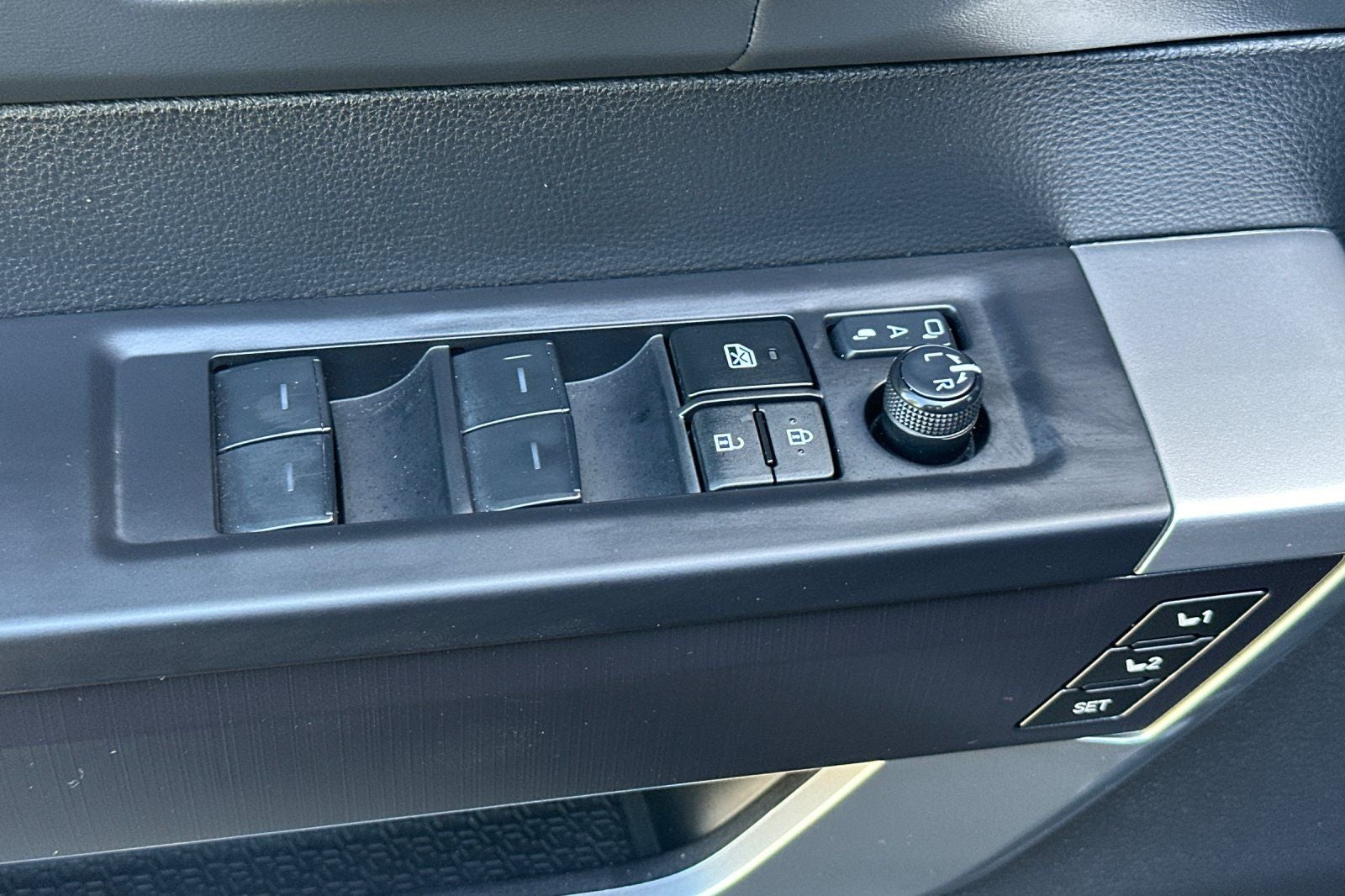 2023 Toyota Tundra Hybrid Platinum